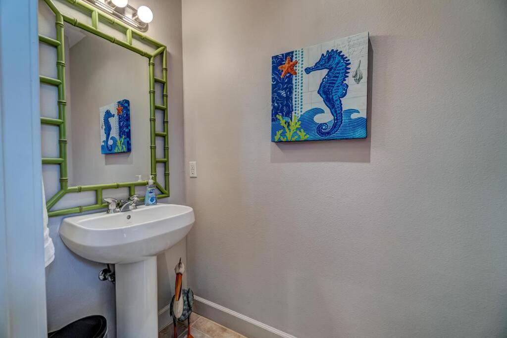 Bradenton Beach Resort Style Getaway-Walk To Beach Exterior foto